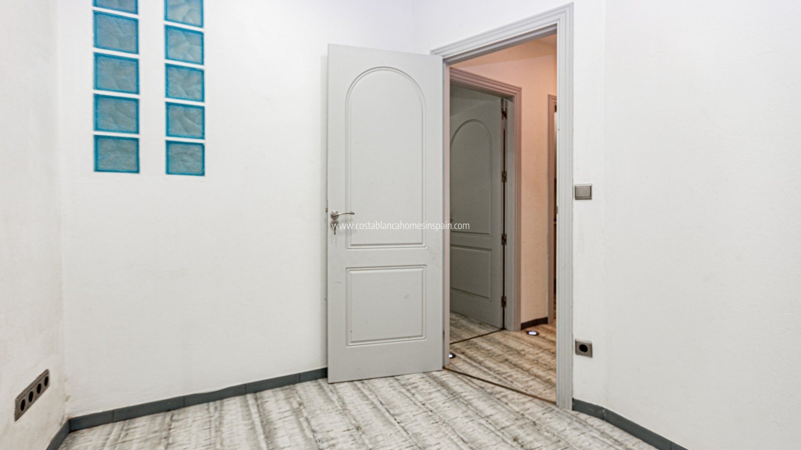 Alquiler a largo plazo - Commercial - Villamartin