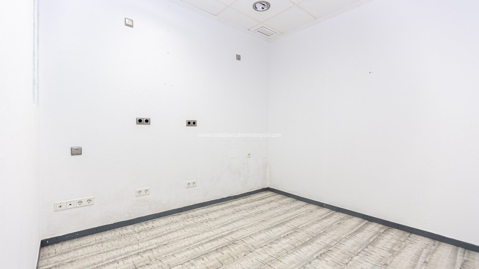 Alquiler a largo plazo - Commercial - Villamartin