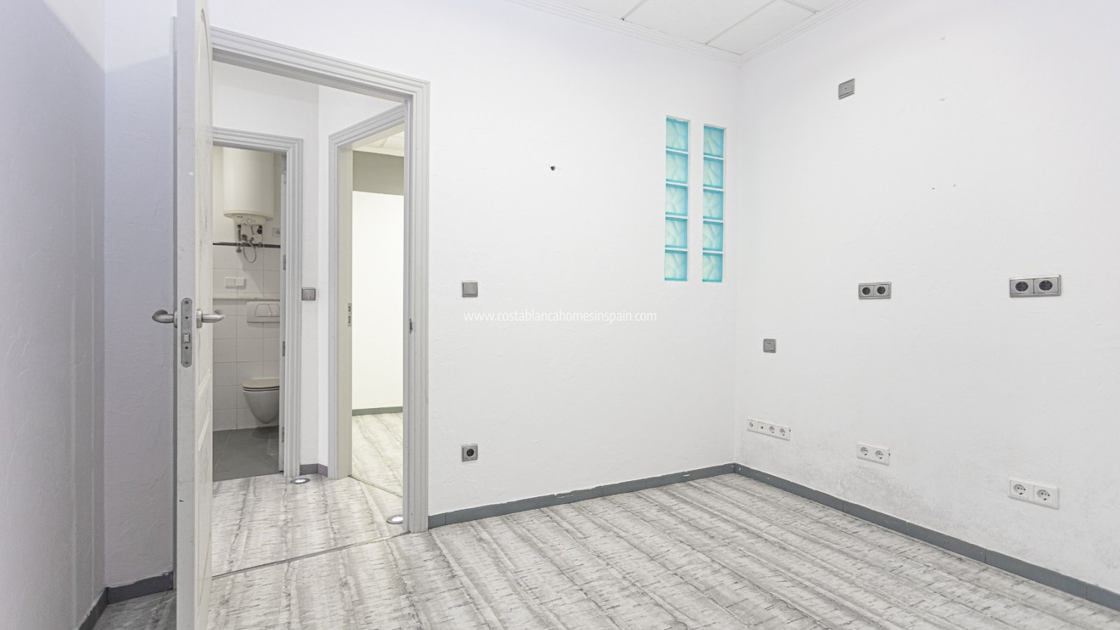 Alquiler a largo plazo - Commercial - Villamartin