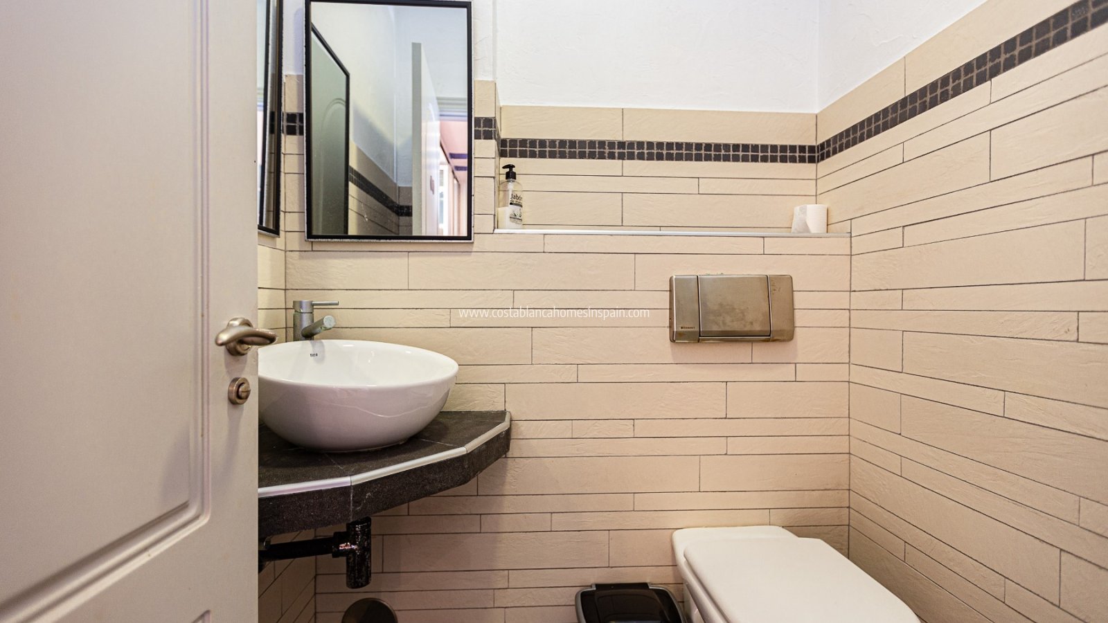 Alquiler a largo plazo - Commercial - Villamartin