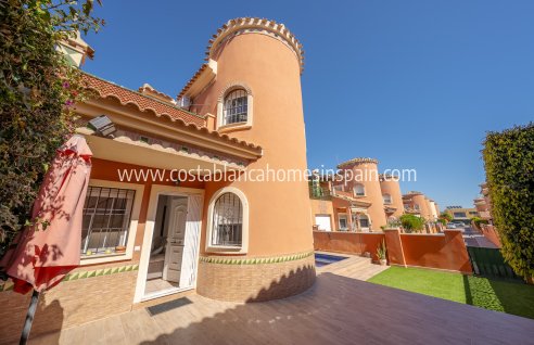 Detached Villa - Resale - Playa Flamenca - Sportcentre