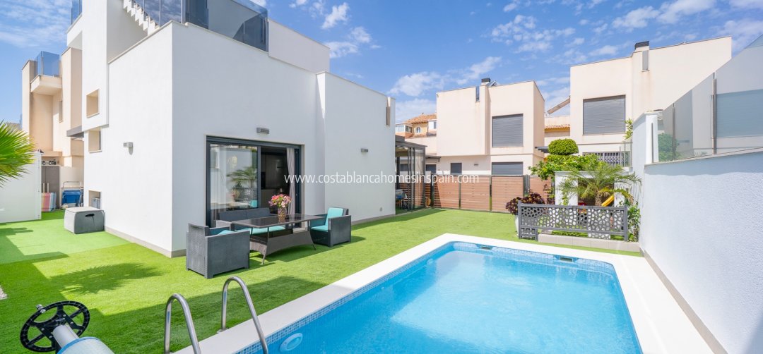 Detached Villa - Resale - Torrevieja - Torrevieja