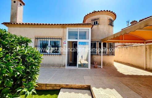 Detached Villa - Sale - Torrevieja - Urbanización San Luis