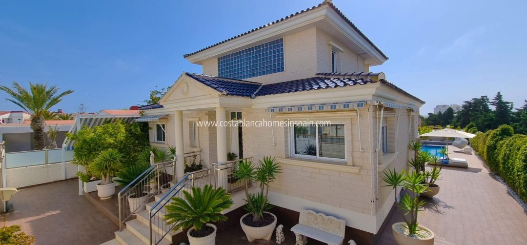 Detached Villa - Venta - Torrevieja - La Mata