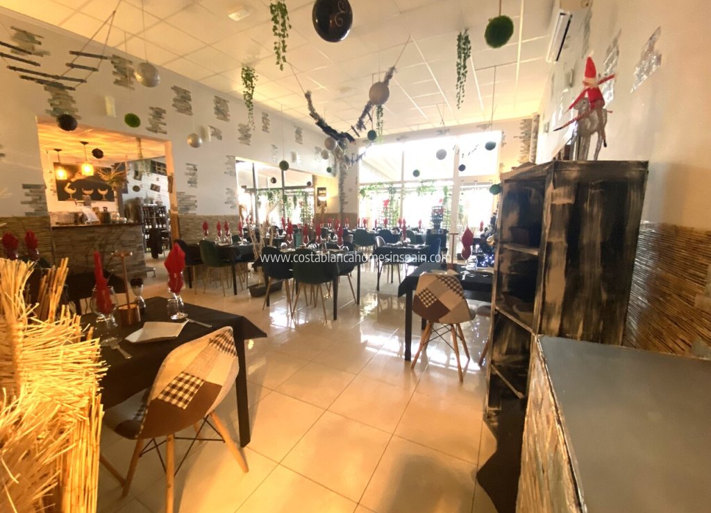 Használt - Commercial - Algorfa - Inland