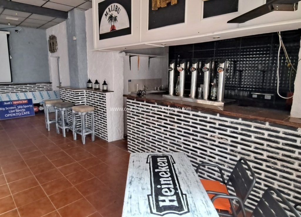 Használt - Commercial - Los Dolces - Inland