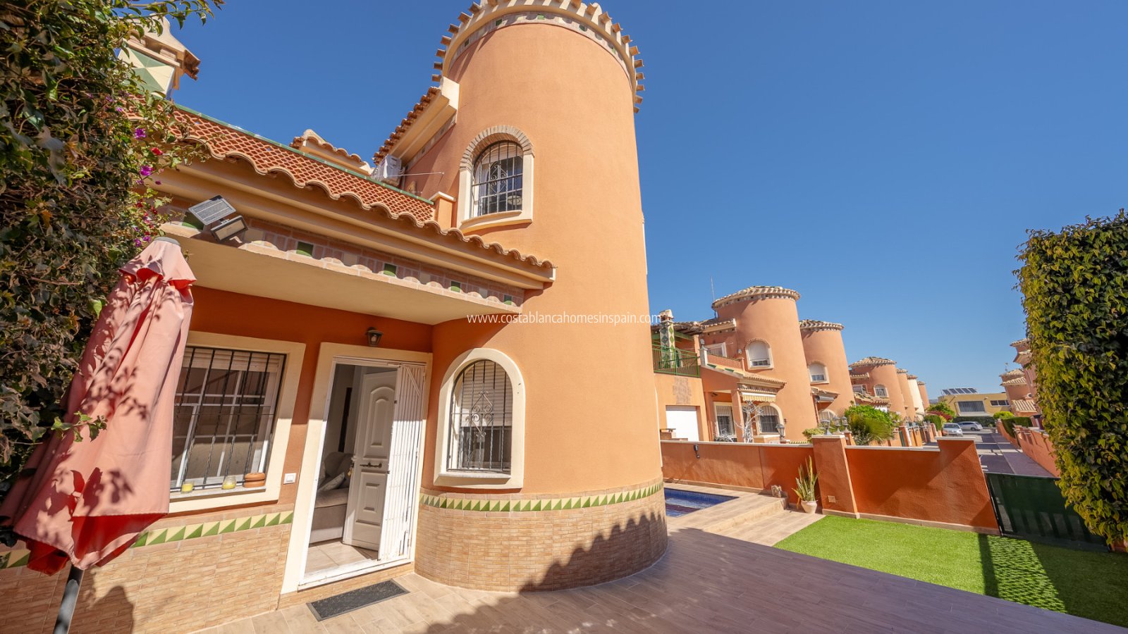 Használt - Detached Villa - Playa Flamenca - 