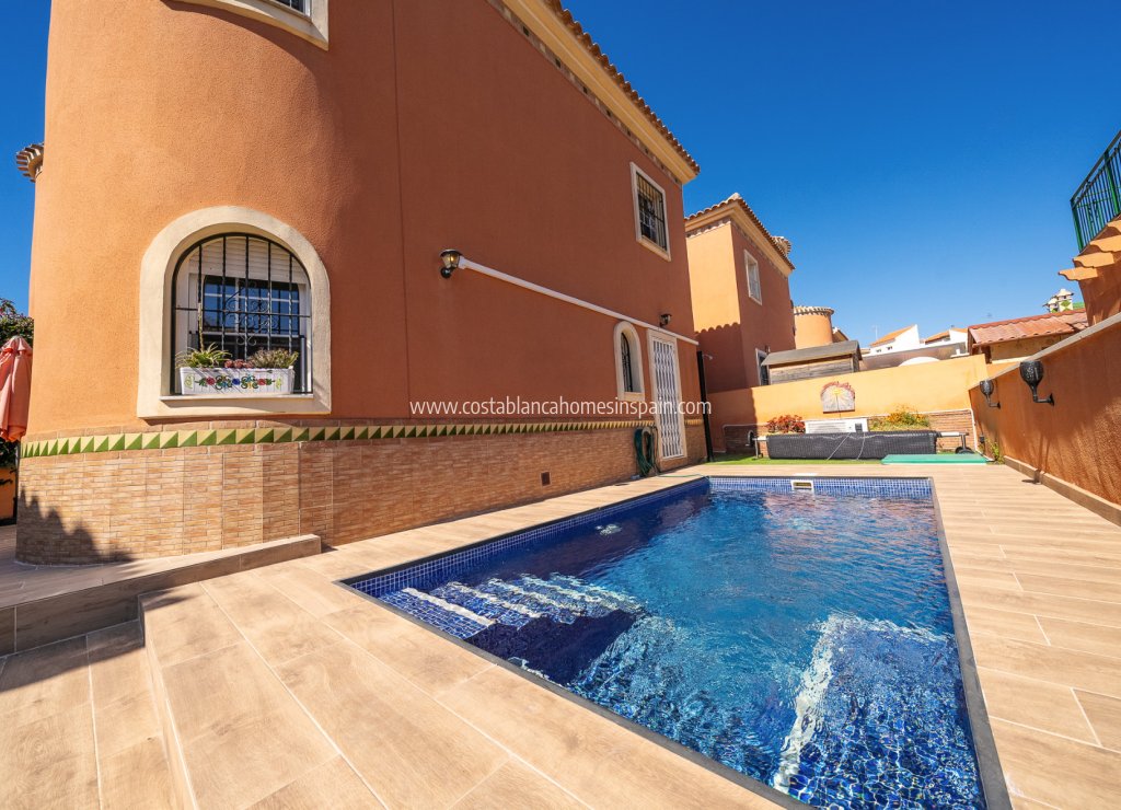 Használt - Detached Villa - Playa Flamenca - 