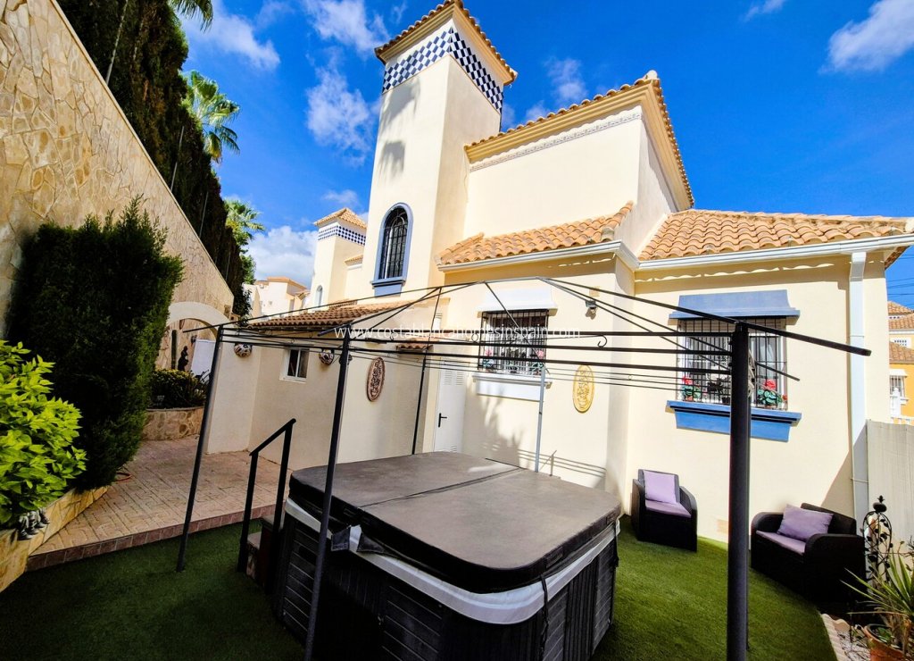 Használt - Detached Villa - Villamartin - Costa Blanca