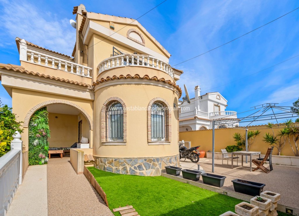 Használt - Detached Villa - Villamartin