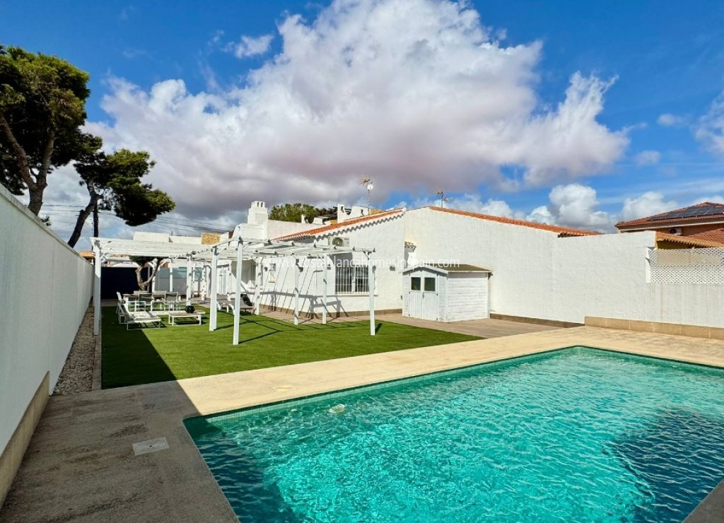 Használt - Semi - Detached Villa - Torrevieja - Torretas