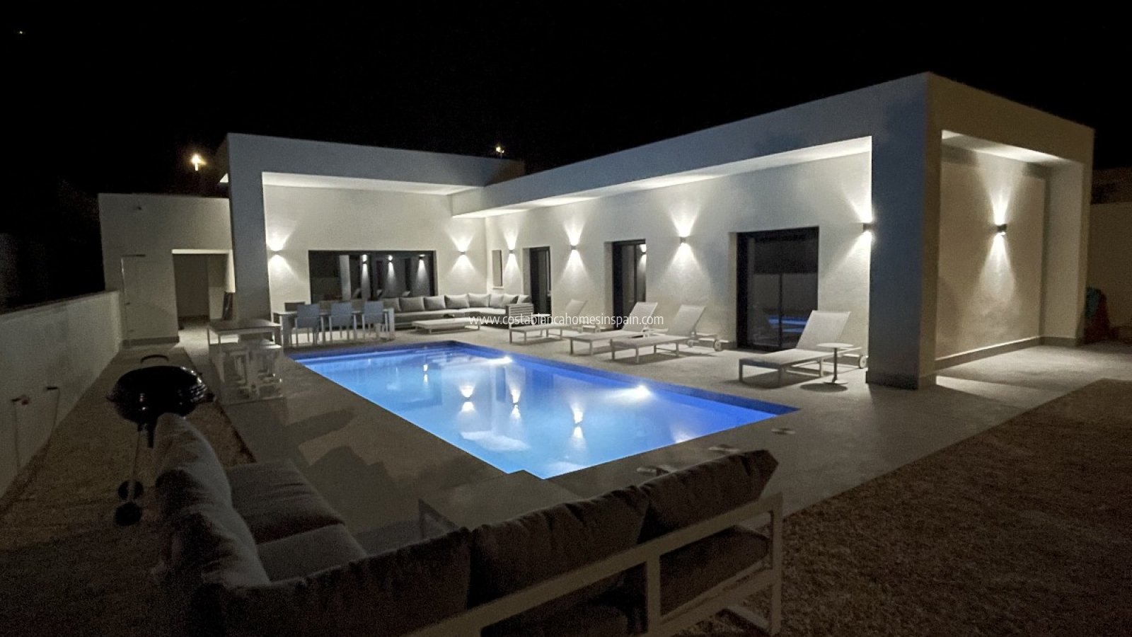 Nybygg - Detached Villa - La Romana - LA ROMANA