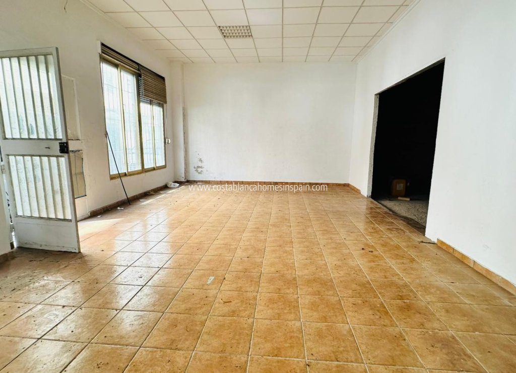 Re-salg - Commercial - Torrevieja