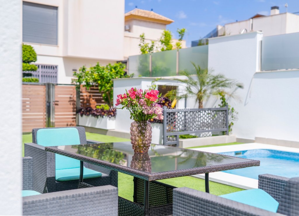 Re-salg - Detached Villa - Torrevieja