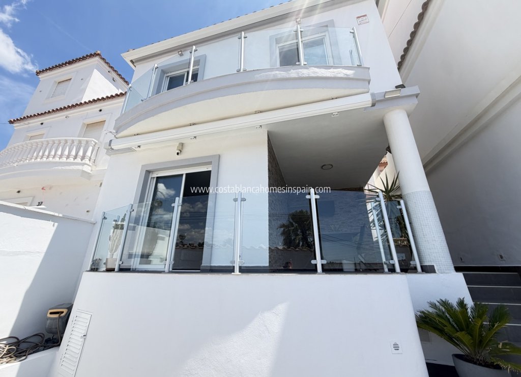 Re-salg - Detached Villa - Villamartin