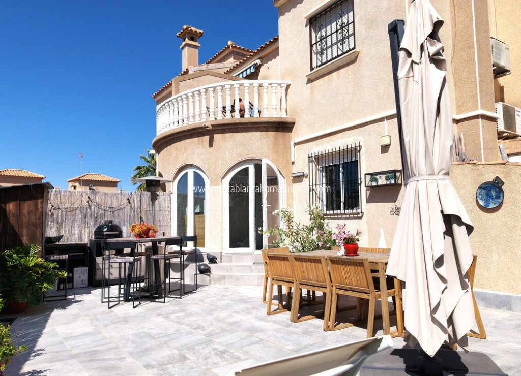 Re-salg - Semi - Detached Villa - Villamartin - Costa Blanca