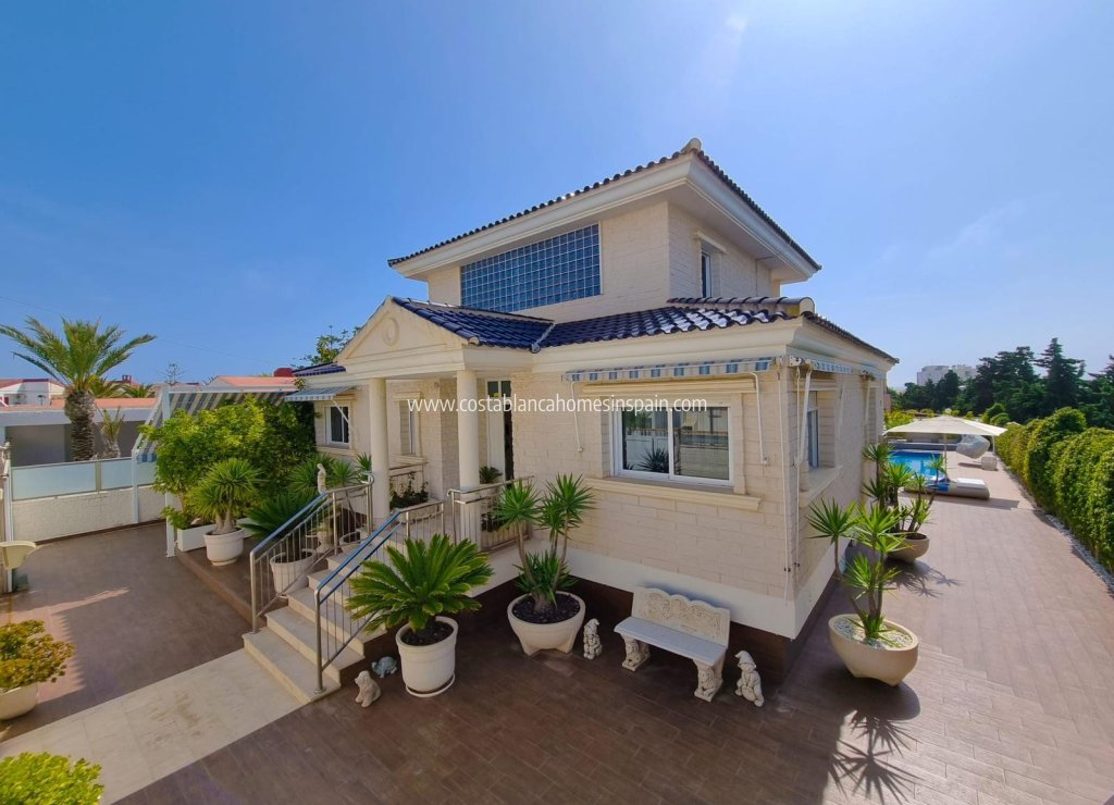 Re-salg - villa - Torrevieja - La Mata