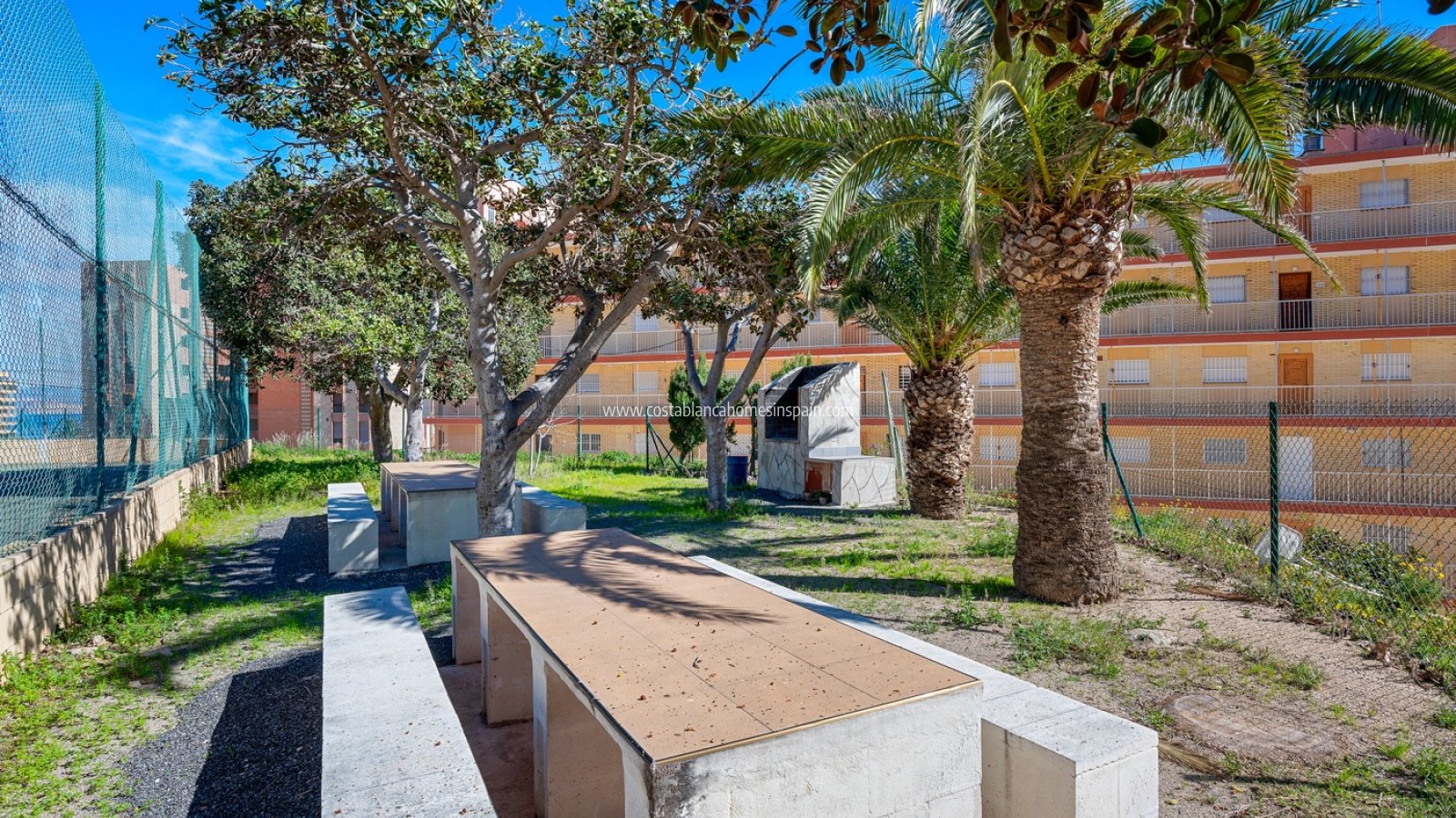 Resale - Apartment - Arenales del sol - Segunda linea playa