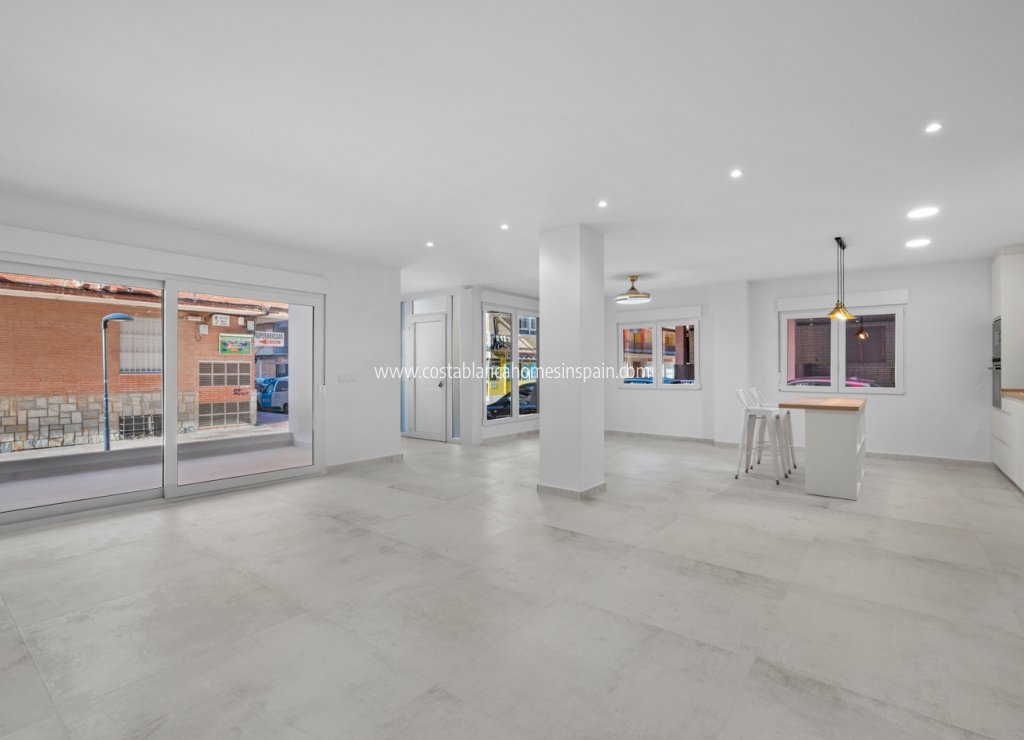 Resale - Apartment - Torrevieja - Orihuela Costa
