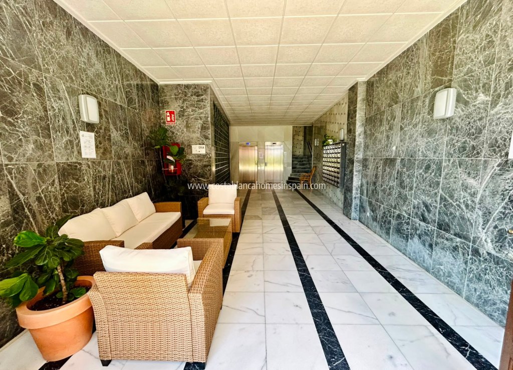 Resale - Apartment - Torrevieja - Playa de los Locos