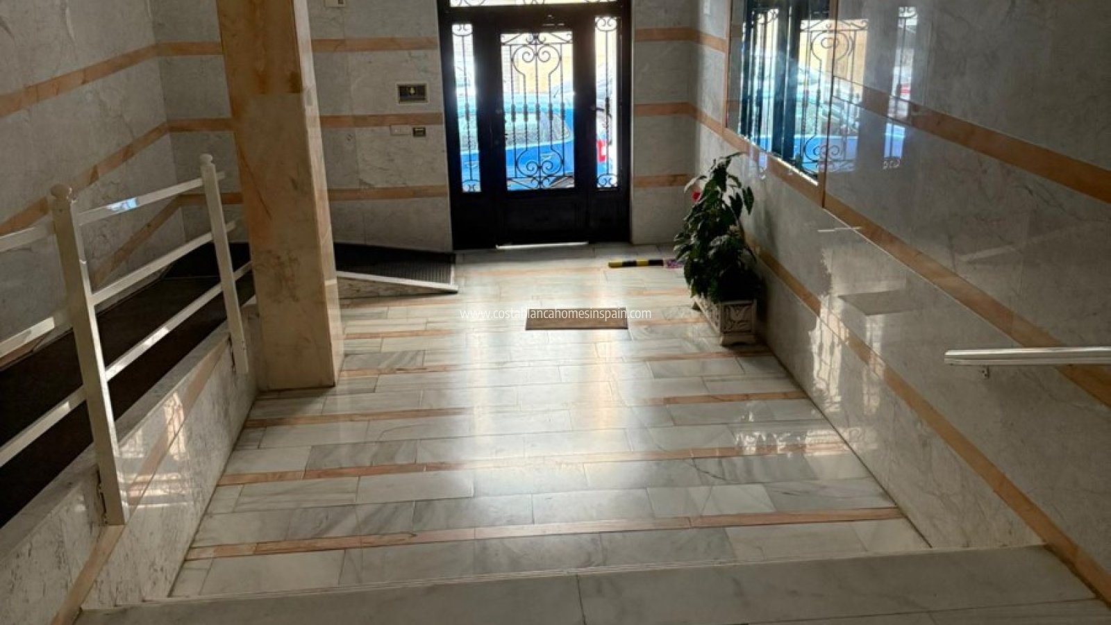 Resale - Apartment - Torrevieja - Playa de los Locos