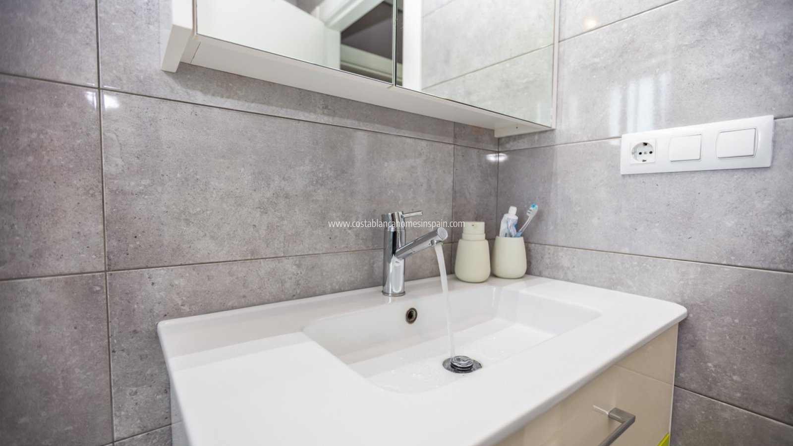 Resale - Apartment - Villamartin