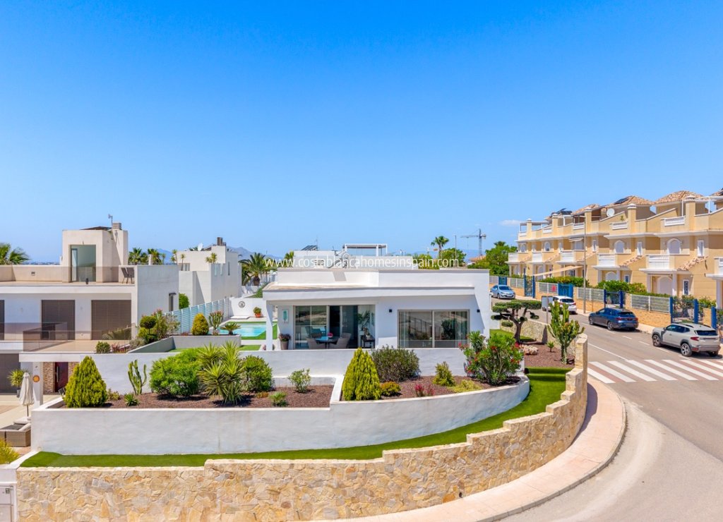 Resale - Detached Villa - La Marina