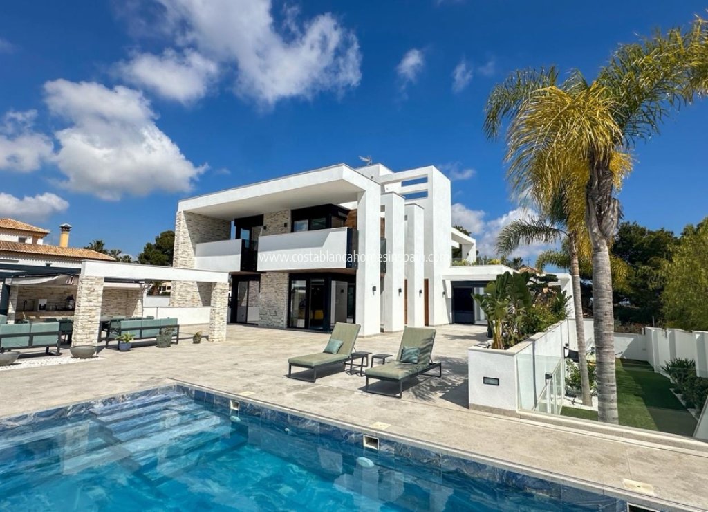 Resale - Detached Villa - Villamartin