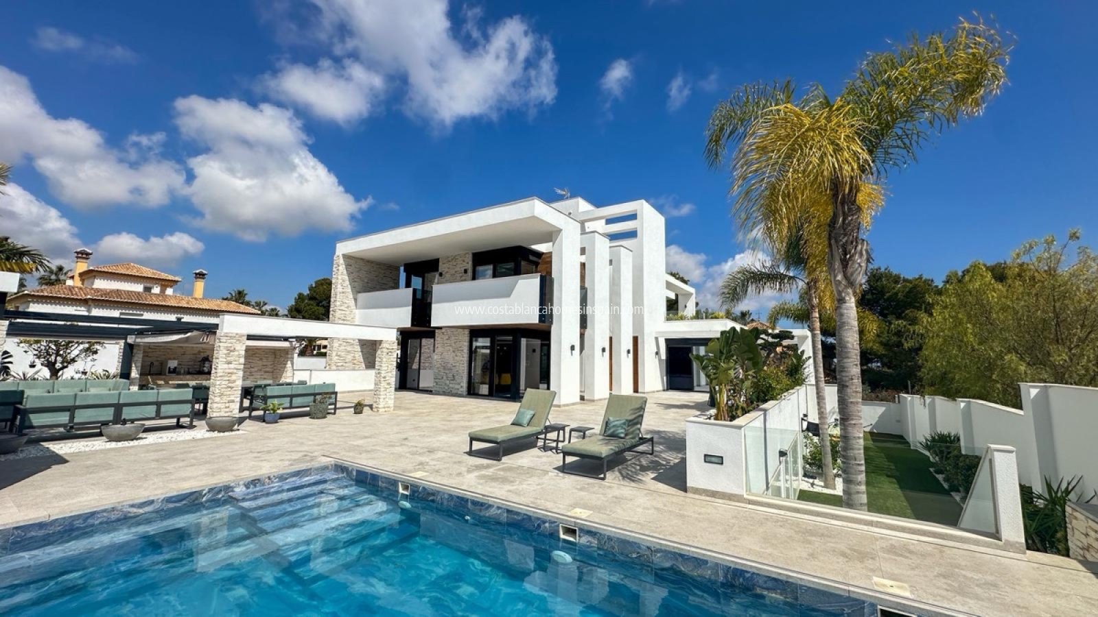 Resale - Detached Villa - Villamartin