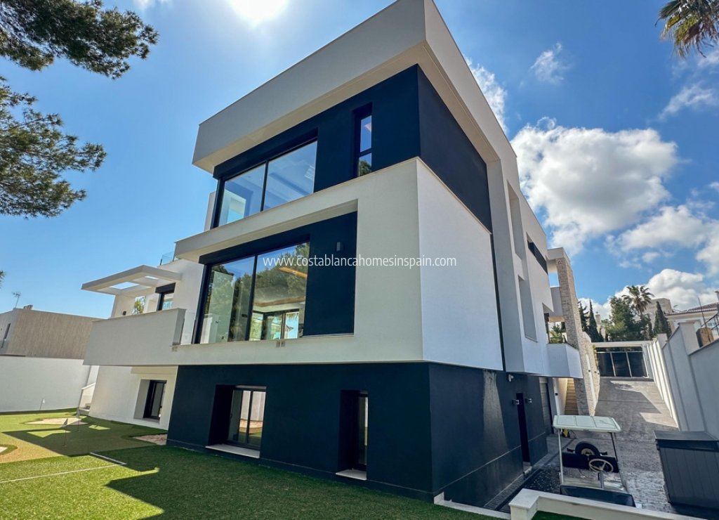 Resale - Detached Villa - Villamartin