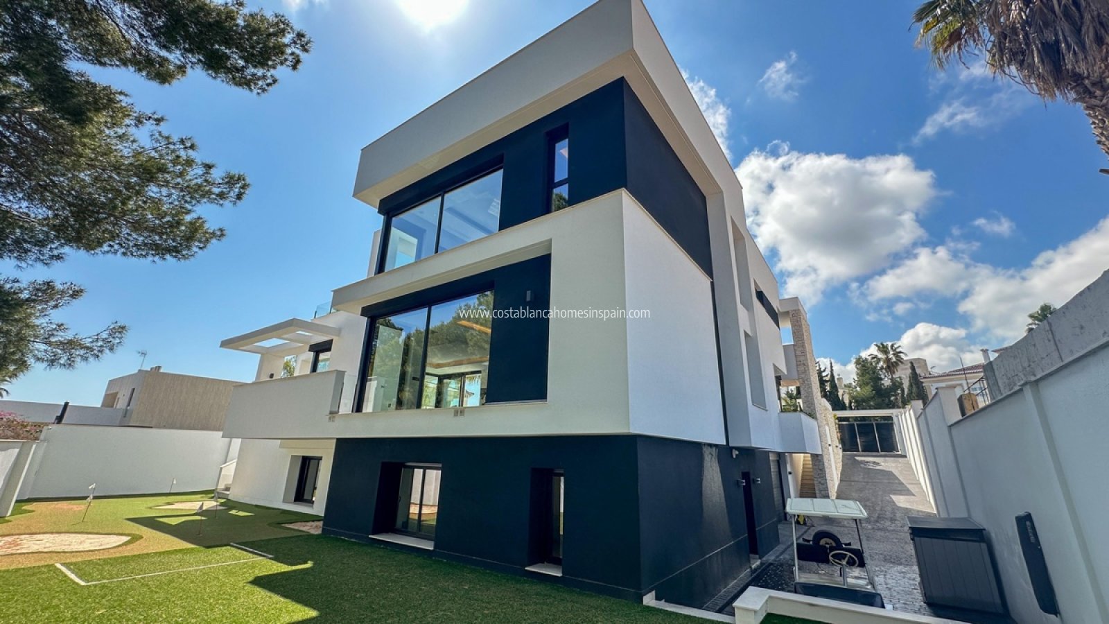 Resale - Detached Villa - Villamartin