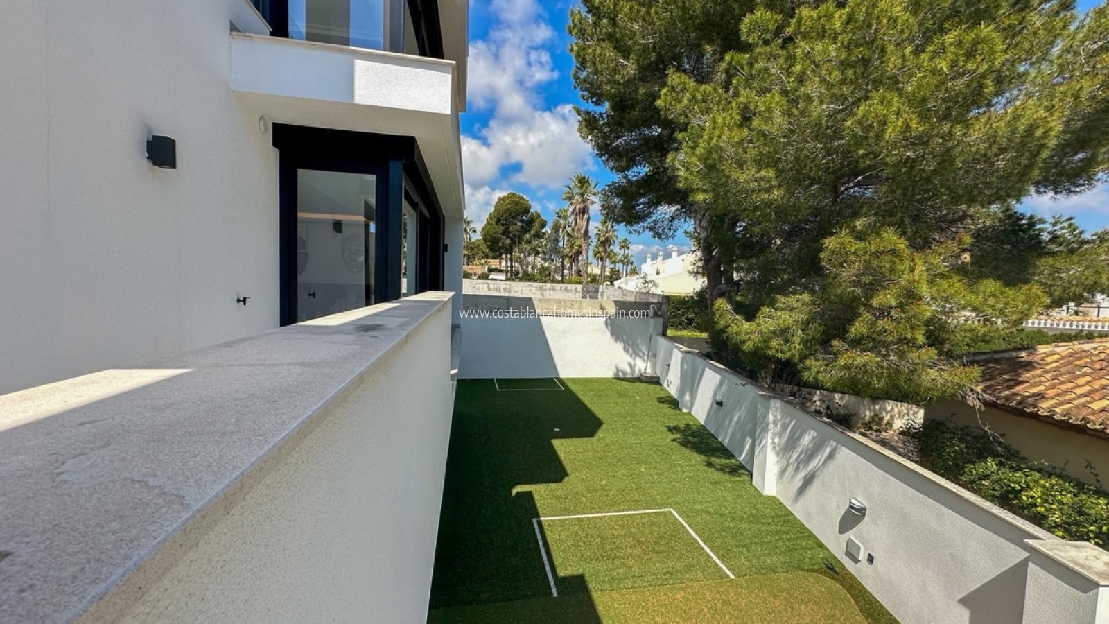 Resale - Detached Villa - Villamartin