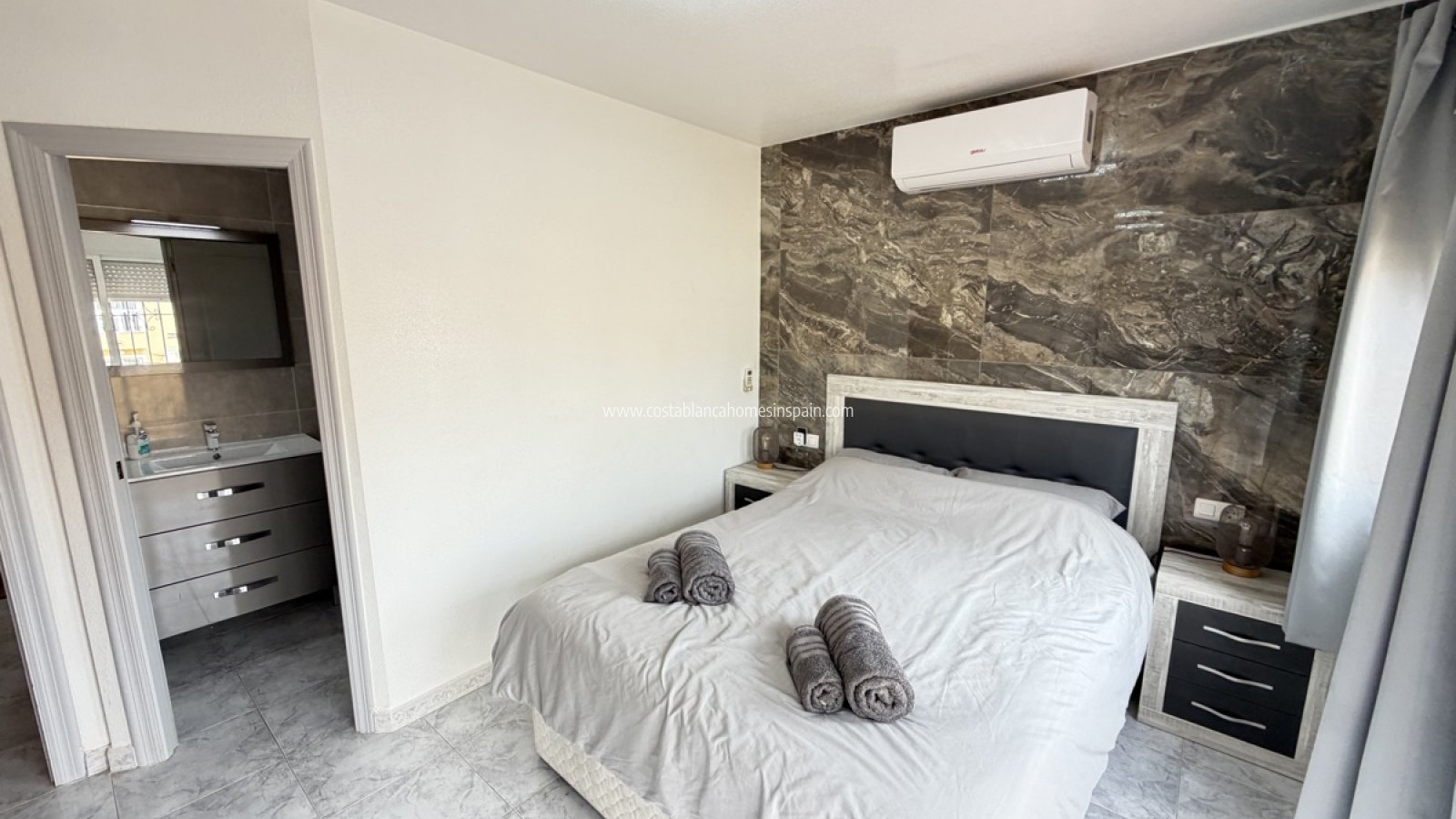 Resale - Detached Villa - Villamartin