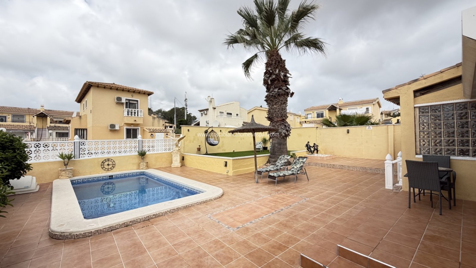 Resale - Detached Villa - Villamartin
