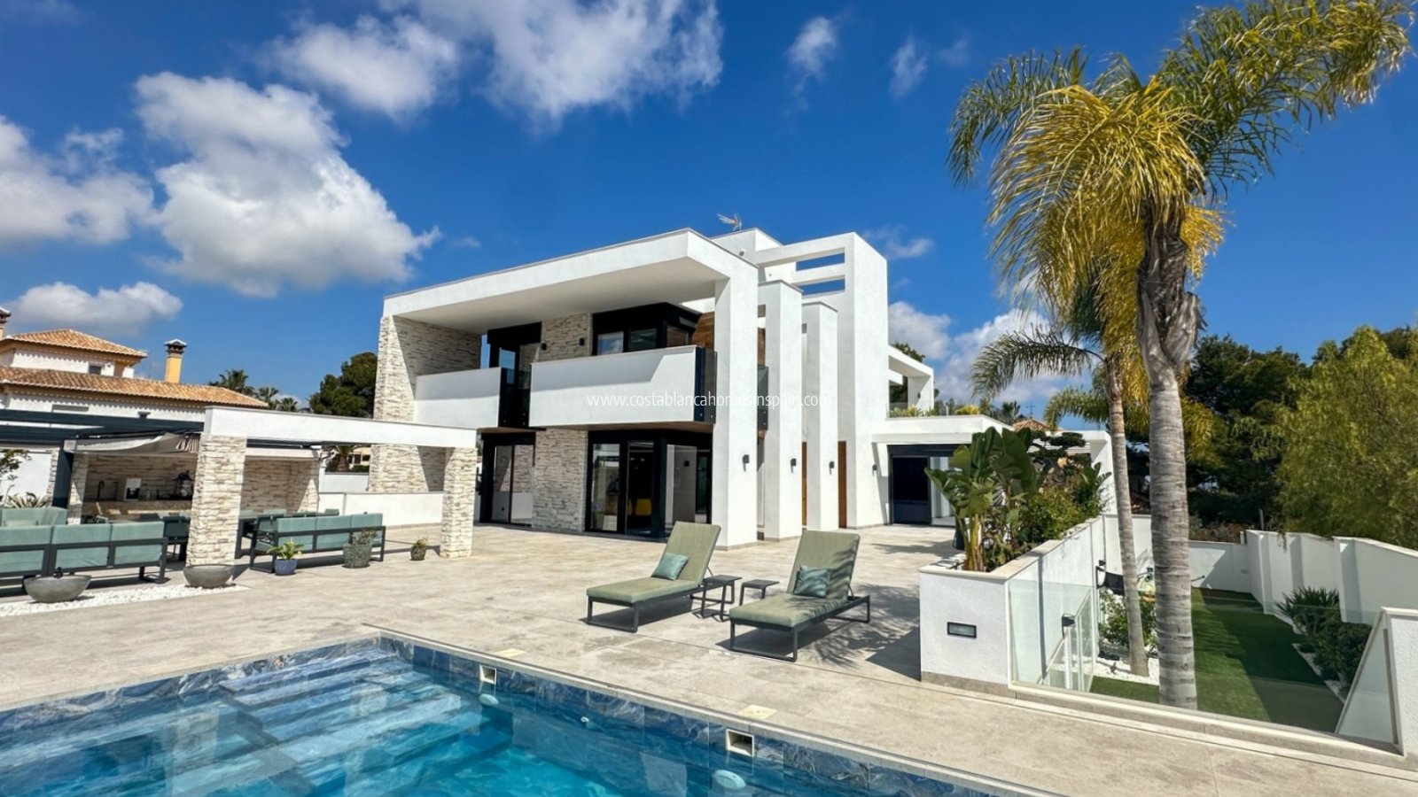 Resale - Detached Villa - Villamartin