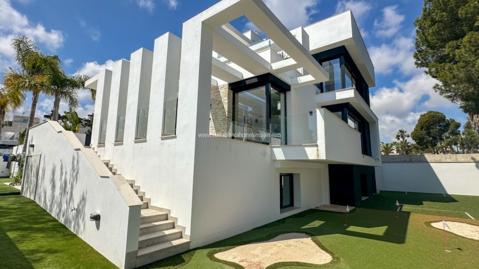 Resale - Detached Villa - Villamartin