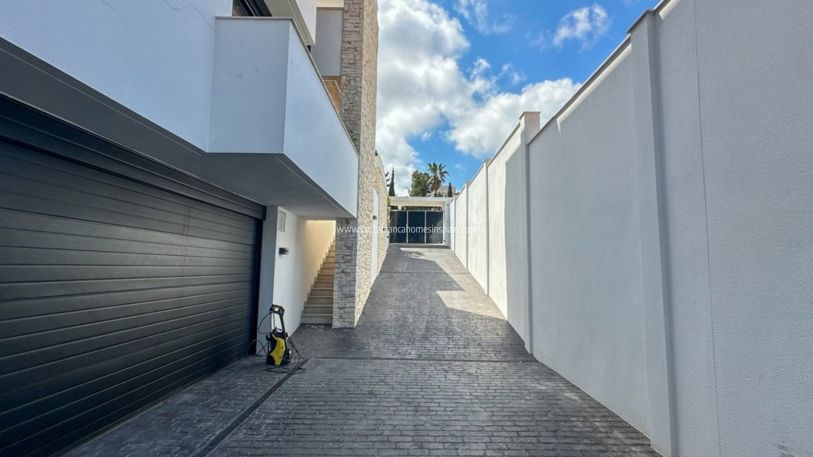 Resale - Detached Villa - Villamartin