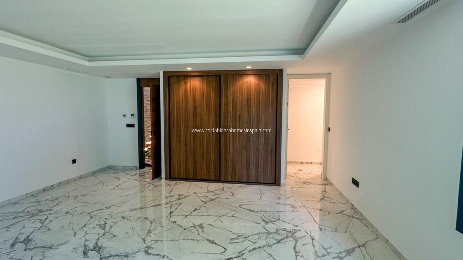 Resale - Detached Villa - Villamartin