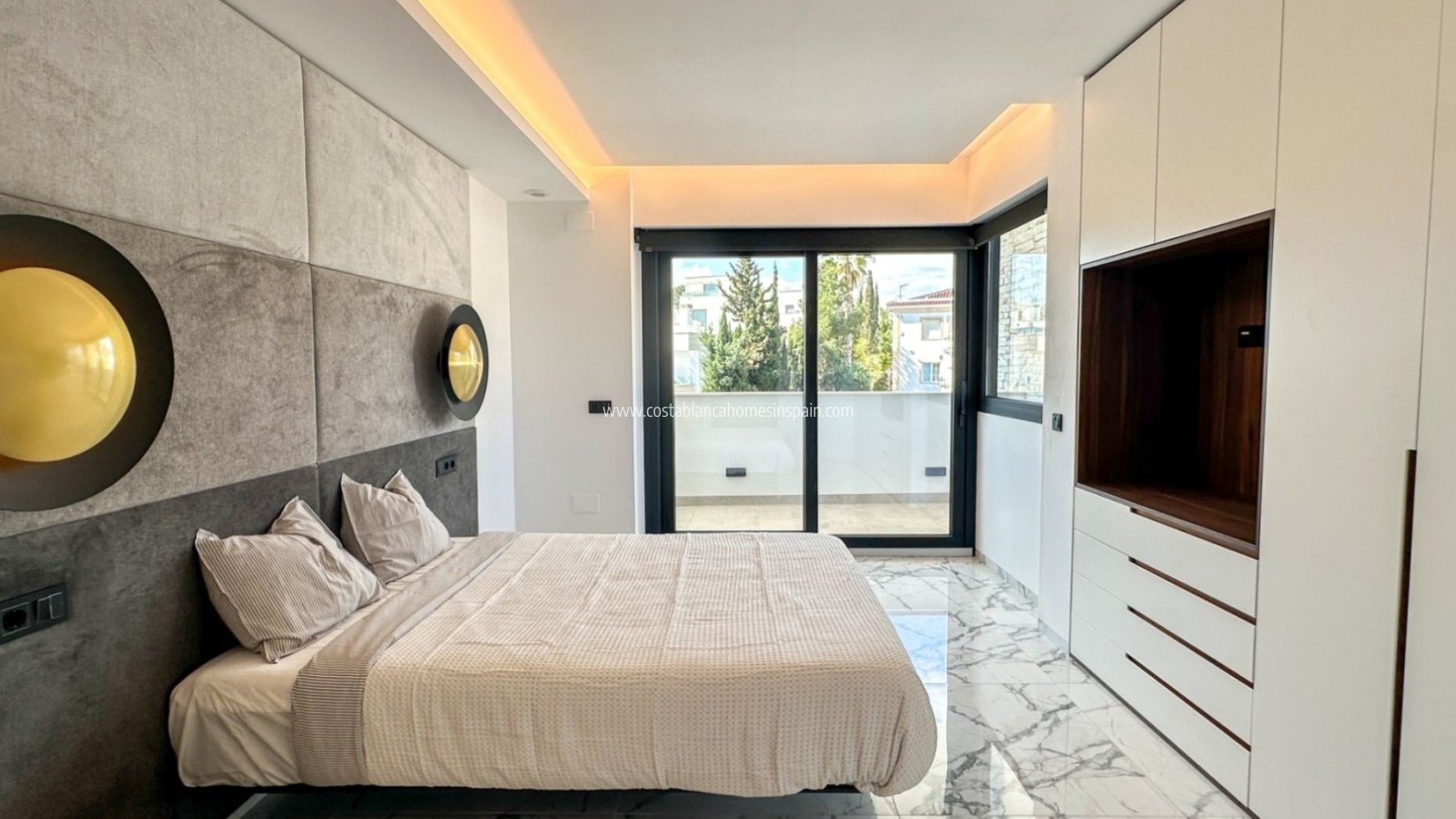 Resale - Detached Villa - Villamartin