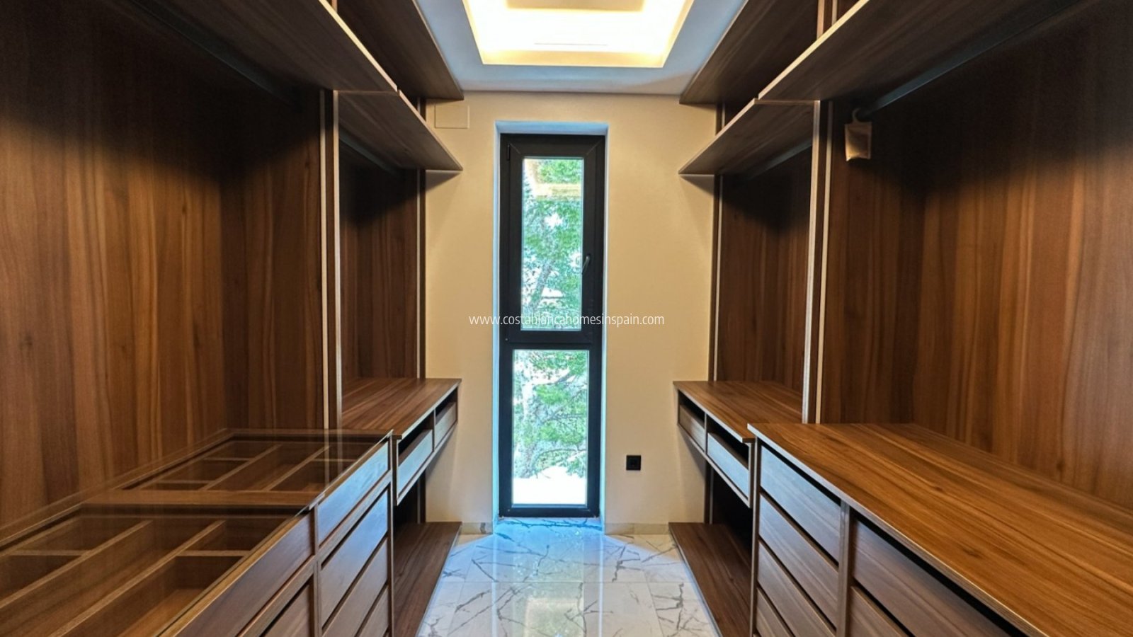 Resale - Detached Villa - Villamartin