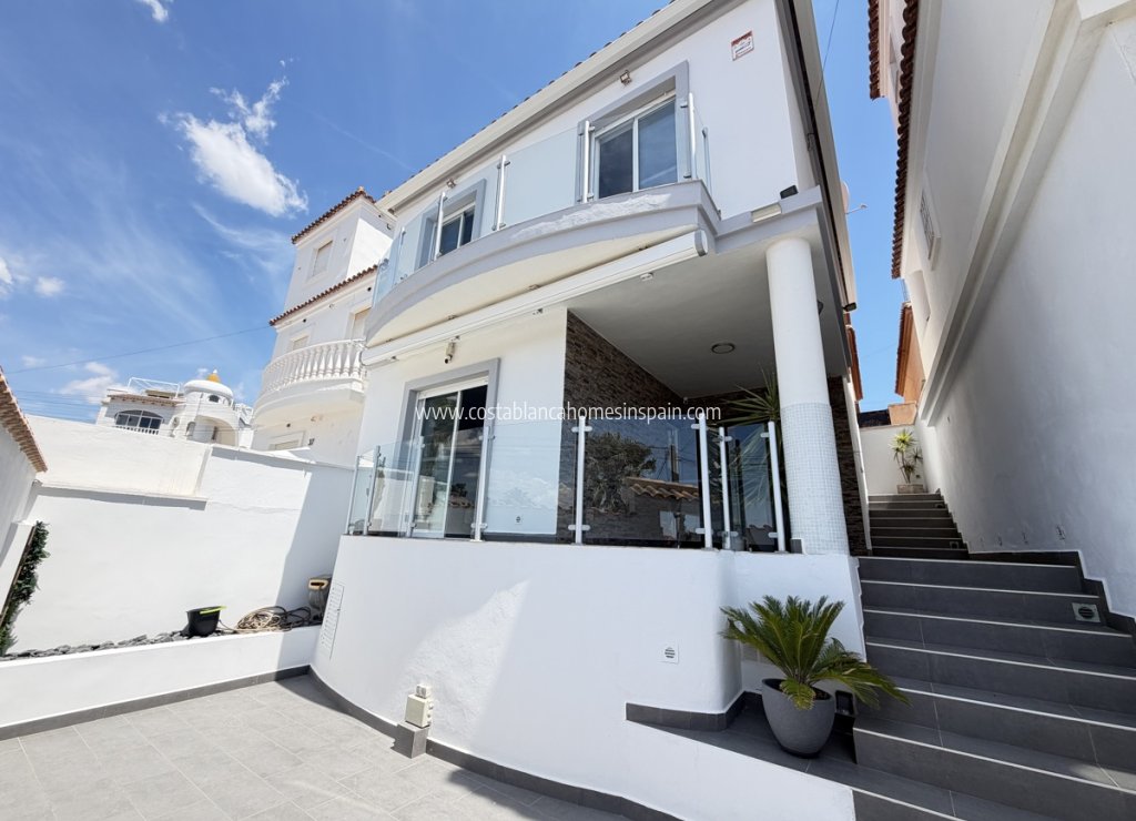 Resale - Detached Villa - Villamartin