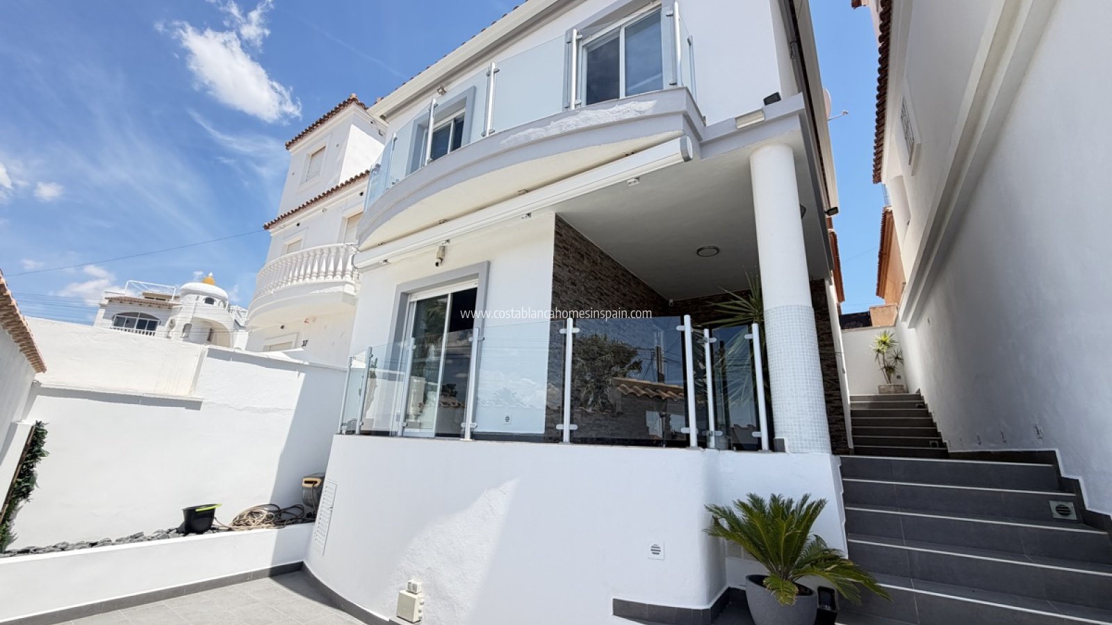 Resale - Detached Villa - Villamartin