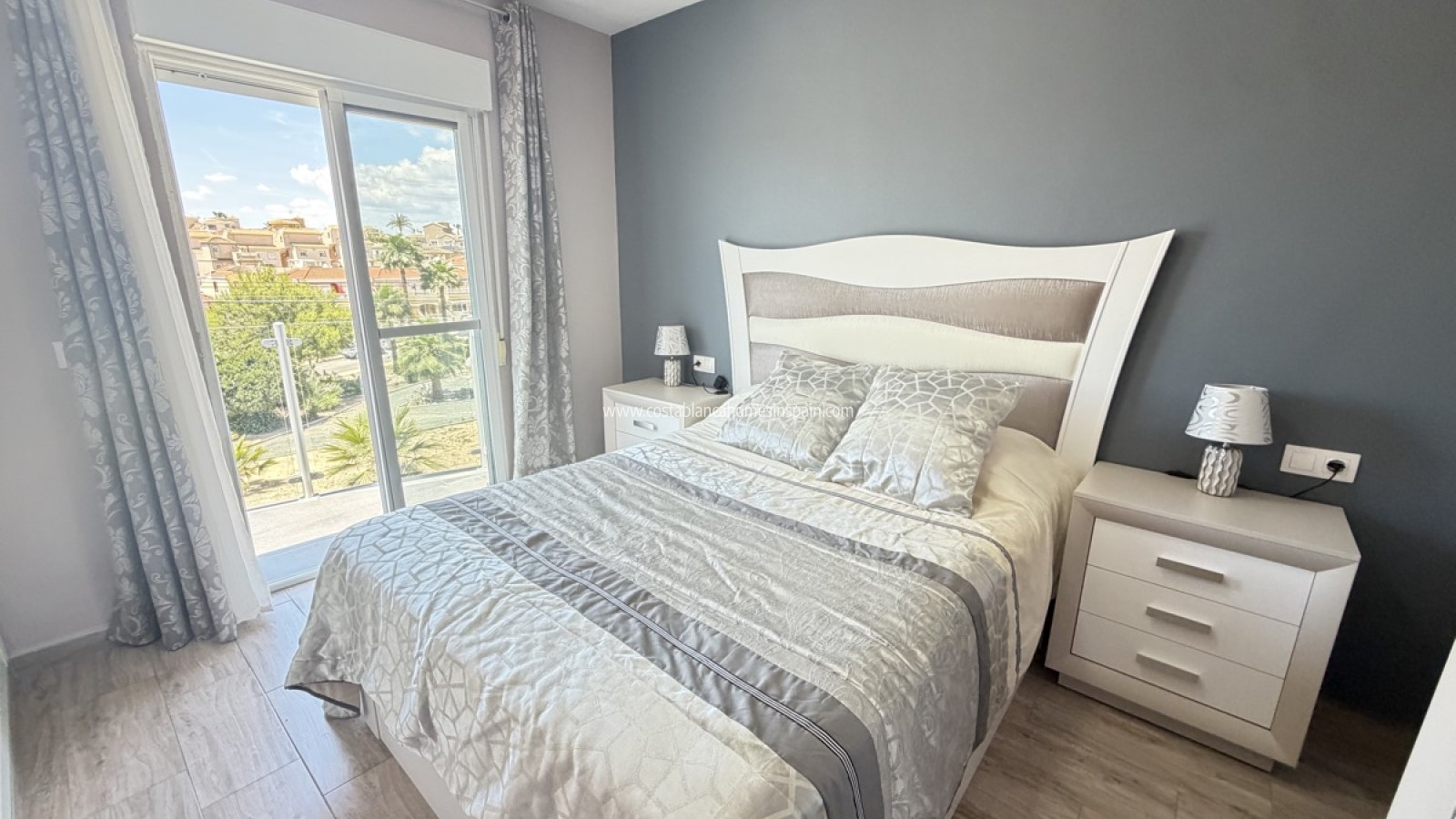 Resale - Detached Villa - Villamartin