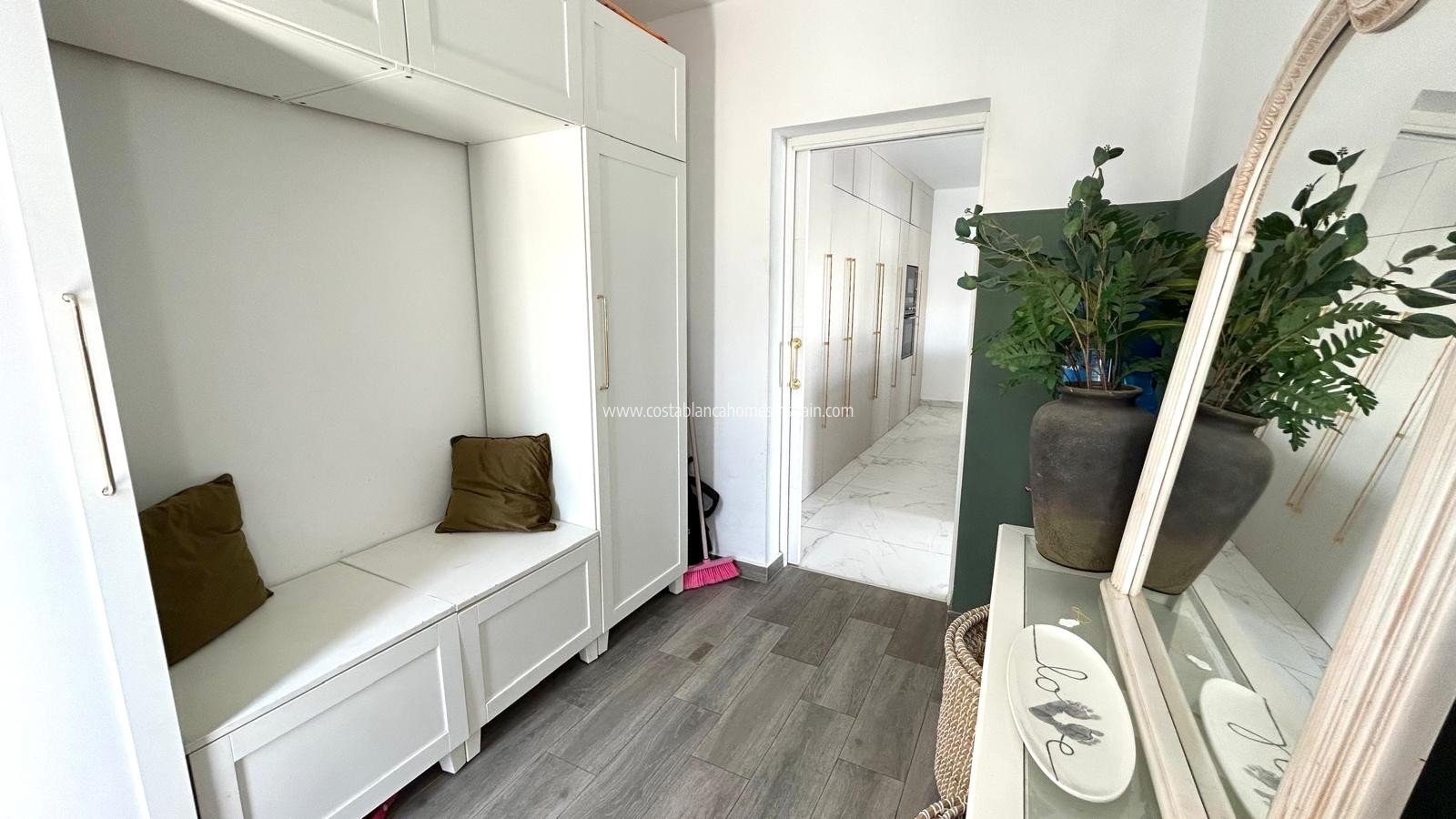 Resale - Detached Villa - Villamartin