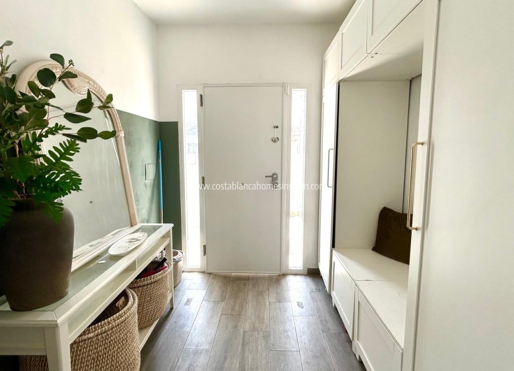 Resale - Detached Villa - Villamartin