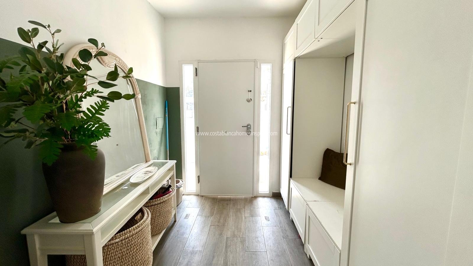 Resale - Detached Villa - Villamartin