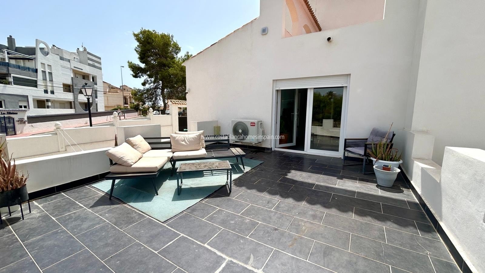 Resale - Detached Villa - Villamartin