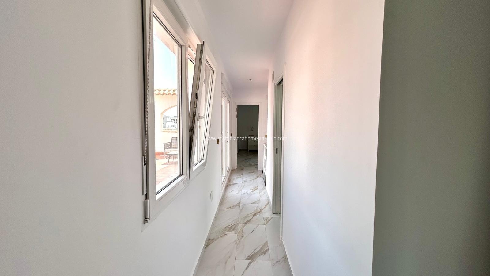 Resale - Detached Villa - Villamartin