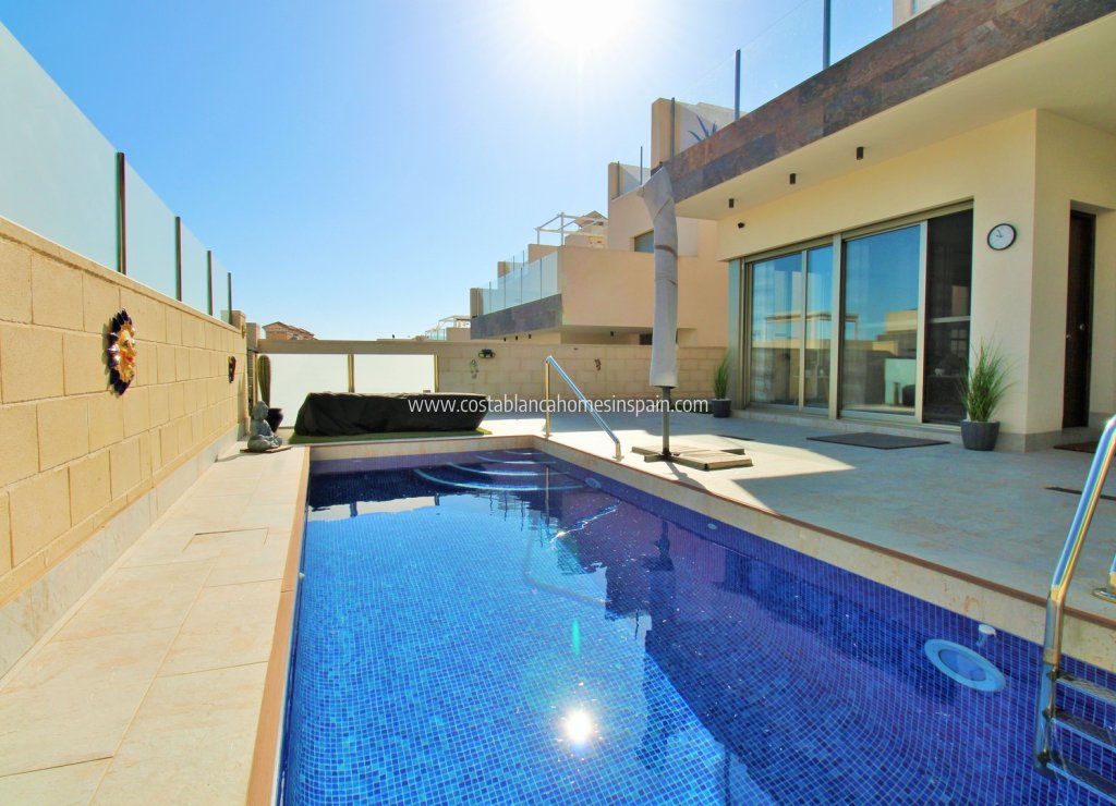 Resale - Detached Villa - Villamartin