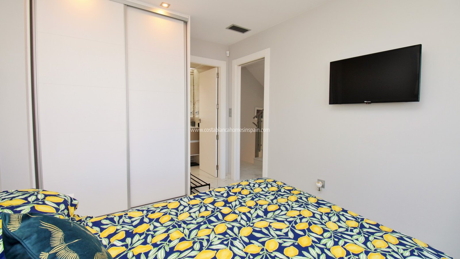 Resale - Detached Villa - Villamartin